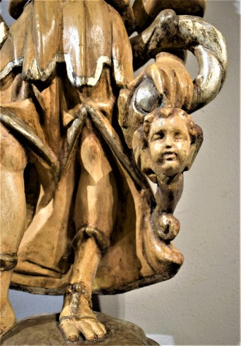 Antiquités - Ange céroféraire en bois sculpté, polychrome et argenté, Italie XVIIe